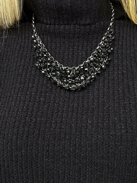 Colar na Versão Preta em Pedras