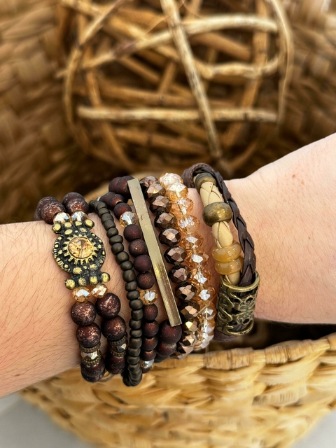 Pulseiras na Marrom