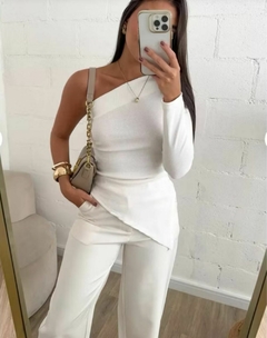 Blusa assimétrica Ana - comprar online