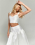 Conjunto Saia Fluida Branco Vayola, composto por um top cropped e saia longa, ideal para eventos especiais como casamentos civis e pré-weddings.