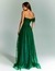 Vestido de festa longo verde musgo com alça flexível e design elegante, visto de costas ideal para convidada de casamento, para madrinhas de casamento e formandas