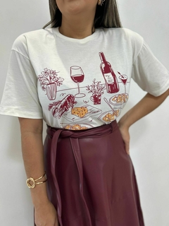 T-shirt Oversized Wine & Pasta na internet