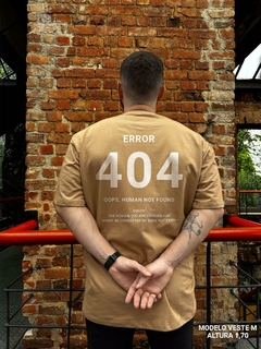 Camiseta Oversized Error 404 - Camelo - comprar online