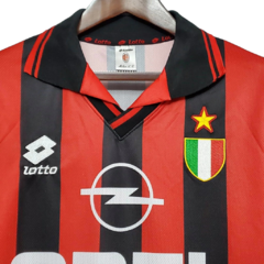 Imagem do Camisa Retrô AC Milan 1996/1997 - Masculina Lotto - Vermelha e preta