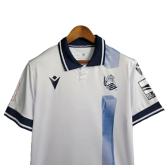 Camisa Real Sociedad III 23/24 - Torcedor Macron Masculina - Branca com detalhes em azul - Lux Imprts | CAMISAS DE FUTEBOL E BASQUETE