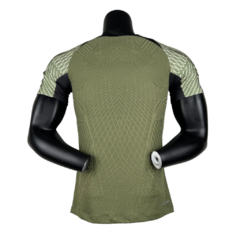 Camisa Barcelona Treino 23/24 - Jogador Nike Masculina - Verde com detalhes em branco - comprar online