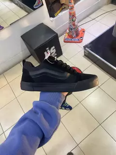 VANS KNU SKOOL