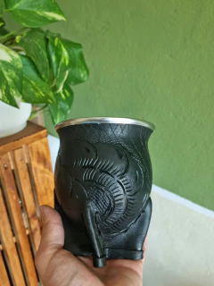 Mate de cuero con virola metálica
