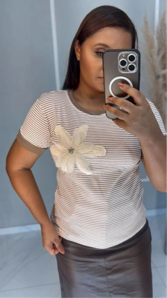 Blusa Yumi na internet