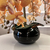 Arranjo de Orquídea Laranja Outono Com Vaso de Vidro Preto Brilho Equibano na internet