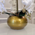 Arranjo de Orquídea Branco Puro Com Vaso de Vidro Dourado Equibana na internet