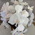 Arranjo de Orquídea Branco Puro Com Vaso de Vidro Dourado Equibana - comprar online