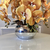 Arranjo de Orquídea Laranja Outono Com Vaso de Vidro Prata Equibana na internet