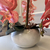 Arranjo de Orquídea Pêssego Com Vaso de Vidro Branco Equibana na internet