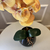 Arranjo de Orquídea Laranja Outono Com Vaso de Vidro Preto Brilho Conhaque - comprar online