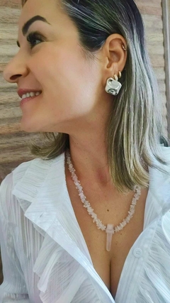 Colar Ponta Difusora com Quartzo Rosa Natural e Cascalhos – Aromater