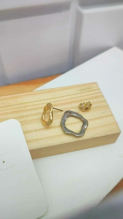 Brinco Duo 2 em 1 com Verniz Italiano – Dourado e Prateado, Versátil