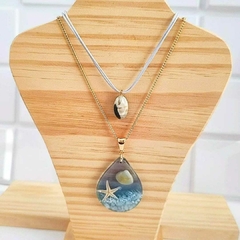 Colar Gota Tema Mar – Corrente Dourada Fina com Pingente em Resina 