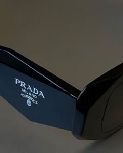 Gafas de sol Prada unisex en internet