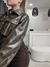 CAMPERA CROP ENGOMADA CHOCOLATE