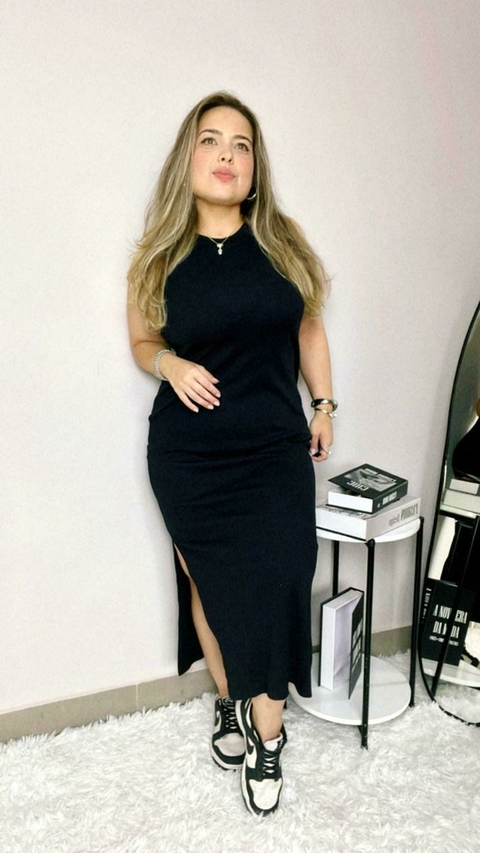 VESTIDO PLUSSIZE MIDI MALHA CANELADA PRETO - comprar online