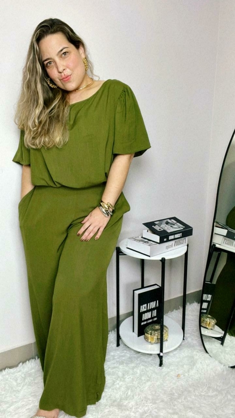CONJUNTO PLUS SIZE MONOCROMÁTICO BLUSA E CALÇA - comprar online