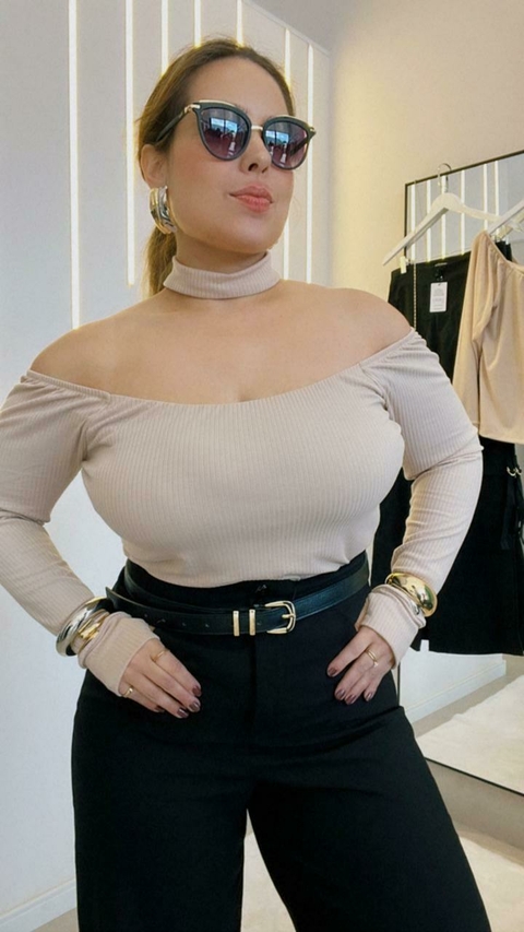 Blusa Canelada Gola Alta Off Shoulder Manga Longa - Bege