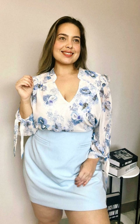 Blusa Feminina Floral Manga Longa com Amarração – Estampa Azul