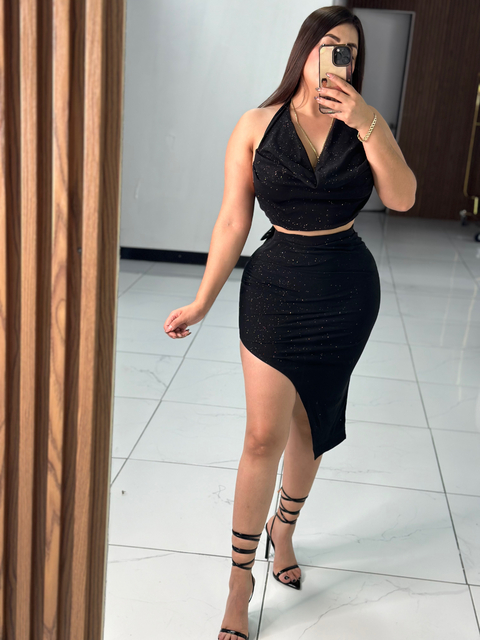 Set brilloso escote v