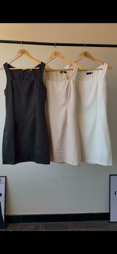 Vestido Curto com Aplicação Brilho na internet