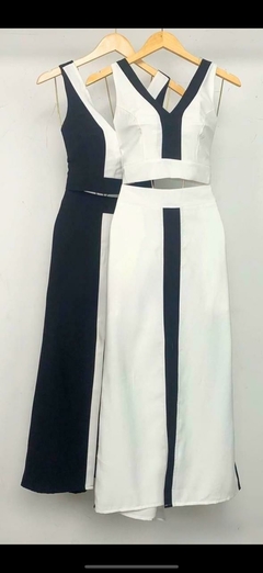 Conjunto Top e Saia com fenda frontal na internet