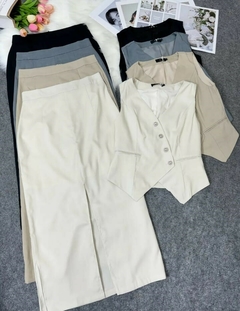 Conjunto Saia e Colete na internet