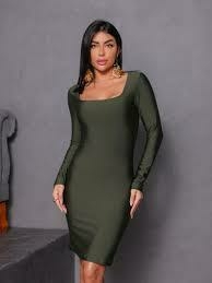 Vestido Tubinho Curto Decote Reto Manga Longa - comprar online