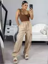 CALÇA CARGO EM COM BOLSOS LATERAIS CINTURA AJUSTÁVEL
