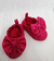 "Sapatinho Pantufinha Fofo: Vermelho e poá laço - Conforto e Charme para o seu Bebê!" - comprar online