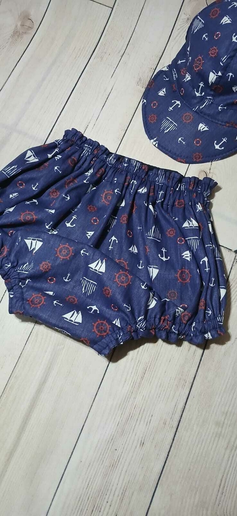 "Conjunto Super Fofo: Boné e Tapa Fralda Náutico azul – Conforto e Estilo para o Bebê!"