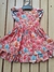 "Vestido Florido com Fundo avermelhado 3D, Maxi Laço nas Costas e Ombro Babado: Elegância e Estilo Floral em Cada Detalhe!"