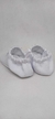 "Sapatinho Pantufinha Fofo: Branco - Conforto e Charme para o seu Bebê!" - comprar online
