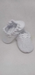 "Sapatinho Pantufinha Fofo: Branco - Conforto e Charme para o seu Bebê!"