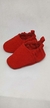 "Sapatinho Pantufinha Fofo: Vermelho - Conforto e Charme para o seu Bebê!"