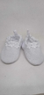 "Sapatinho Pantufinha Fofo: Branco - Conforto e Charme para o seu Bebê!" - UM TICO