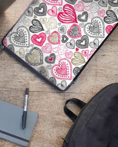 FUNDA Notebook Neoprene Est 18 Corazones - comprar online