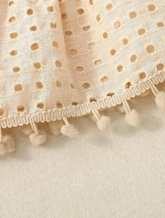 Conjunto de 2 peças, blusinha em lese de algodão e tapa fralda em malha de algodão, com detalhes de flor. na internet