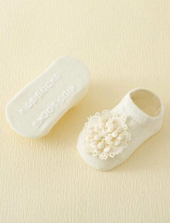 1 Par de Meias com aplique de flor + 1 lacinho de renda para bebê - comprar online