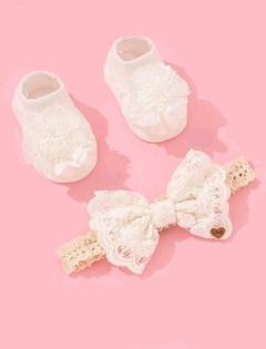 1 Par de Meias com aplique de flor + 1 lacinho de renda para bebê - Tinguer Bloom