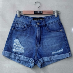 SHORT GASTADO CON ROTURAS