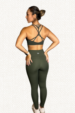 Legging com recortes na internet