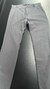 Calça de linho com regulagem nas laterais