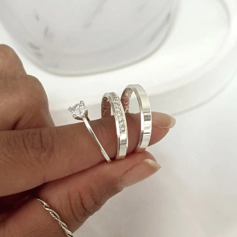 Aliança de Namoro com Pedras de Zircônia em Prata 950 - 3mm - comprar online