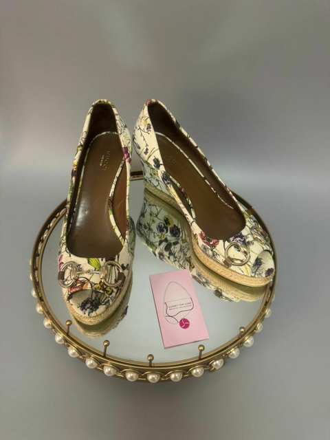 SAPATO GUCCI HORSEBIT FLORAL VINTAGE - 37 BR